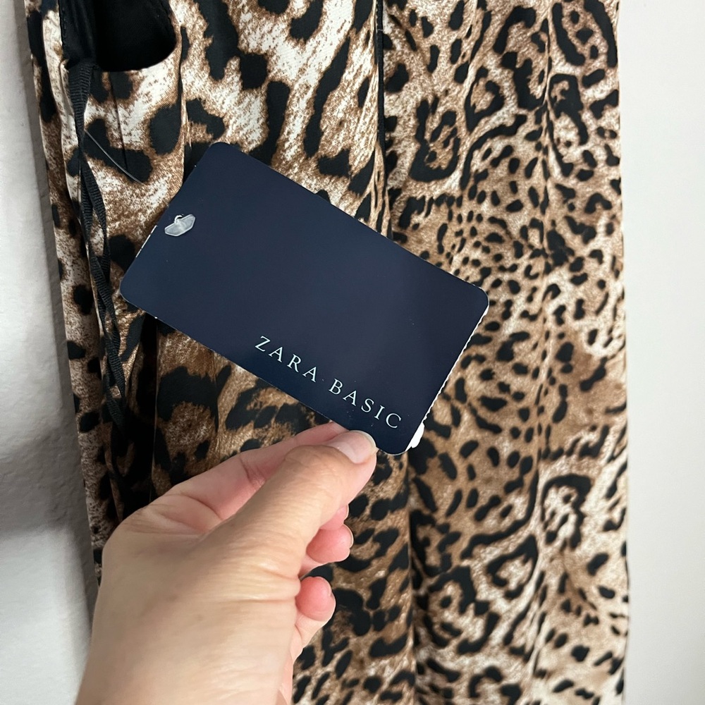 Zara basics leopard print sleeveless zip back dress with pockets. - Picture 6 of 13